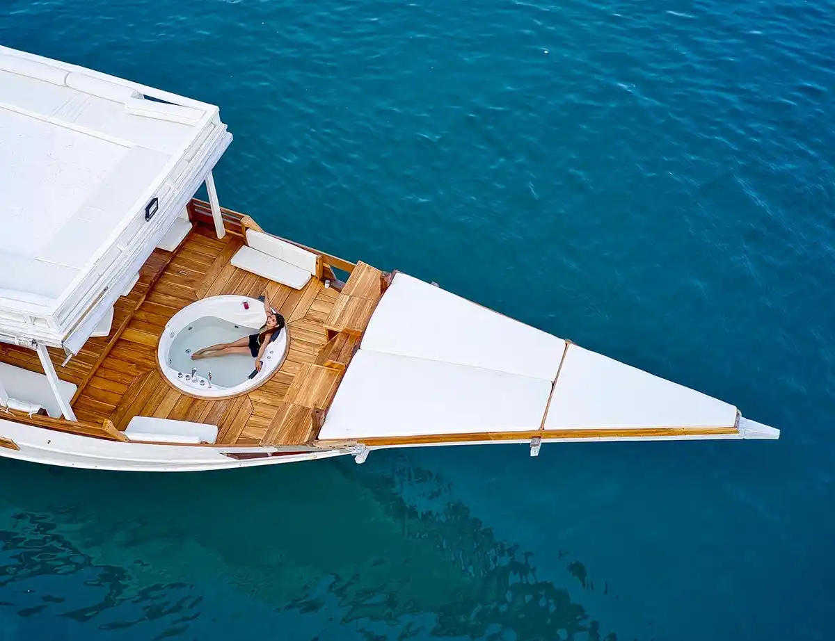 Sailing Tour Komodo with Malca Voyages