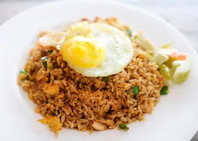 Nasi goreng (source: unsplash)