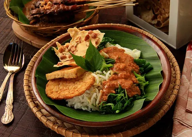 Nasi pecel (source: unsplash)