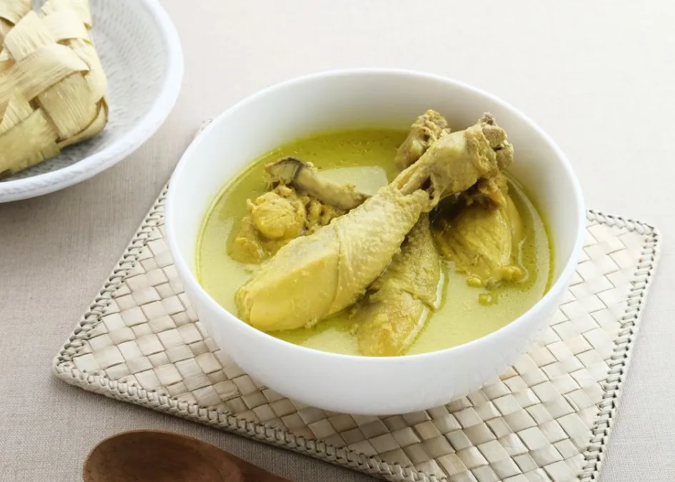 Opor ayam (source: unsplash)