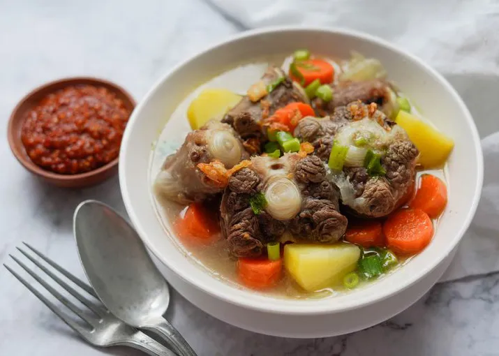 Sop buntut (source: unsplash)