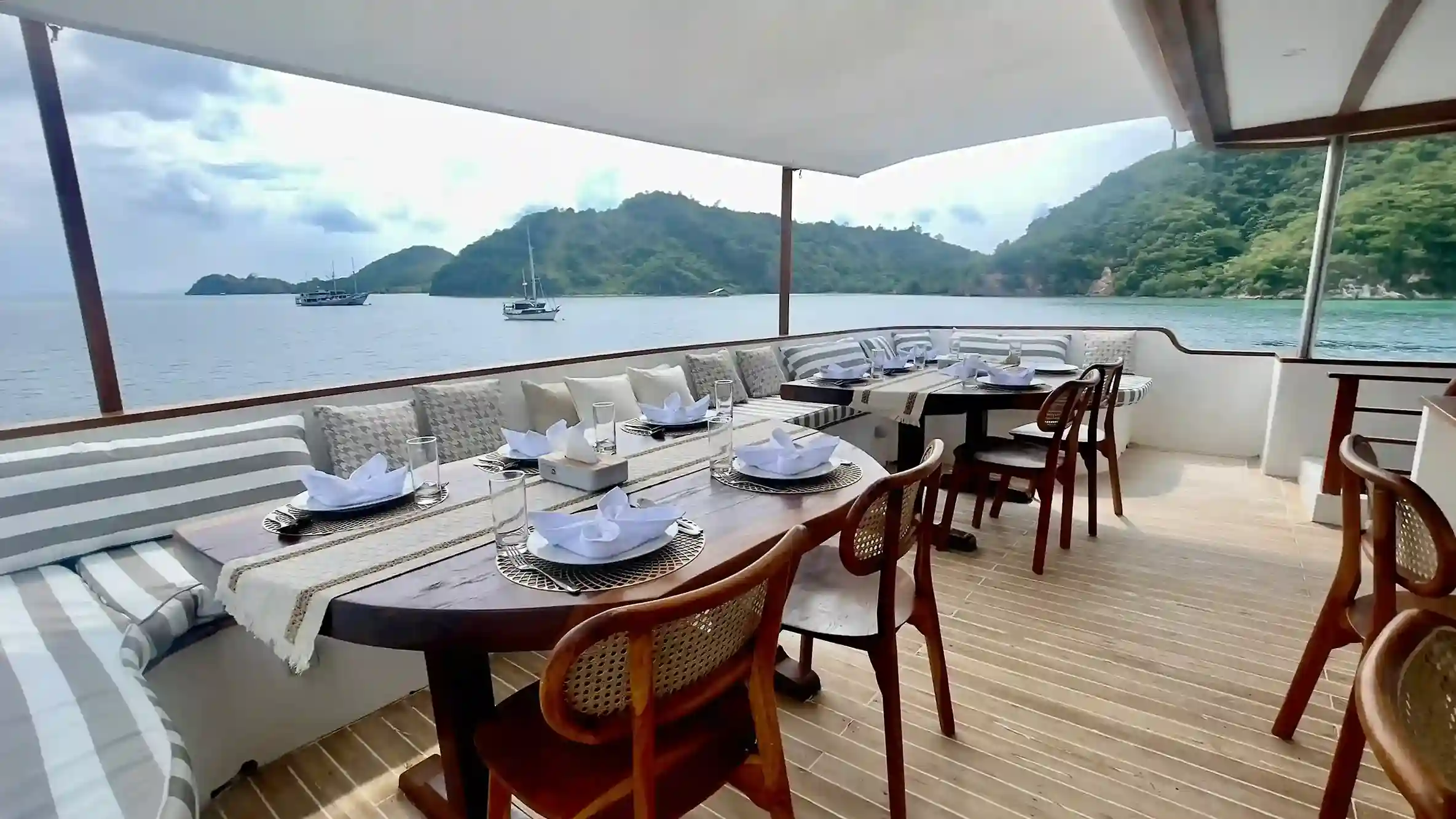 Le Costa Yacht Cruise Dining Area | Komodo Island Tour | Boat Komodo Trip