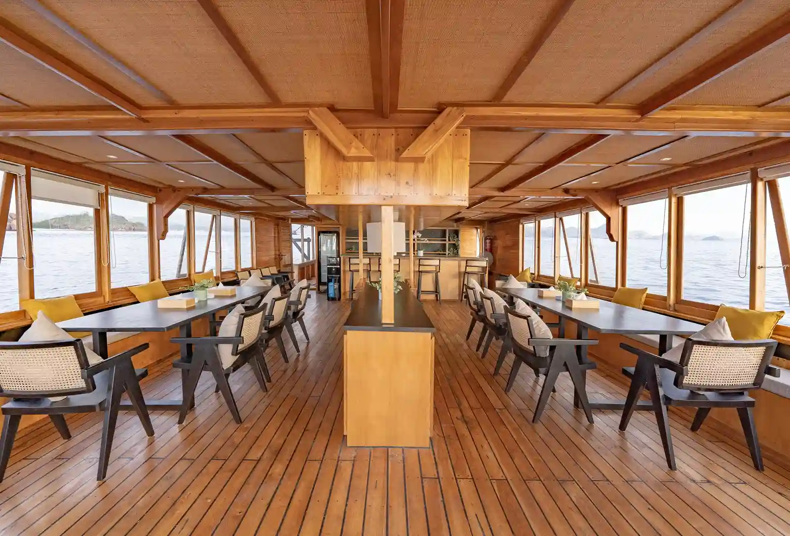 Lamborajo-III-dining-area