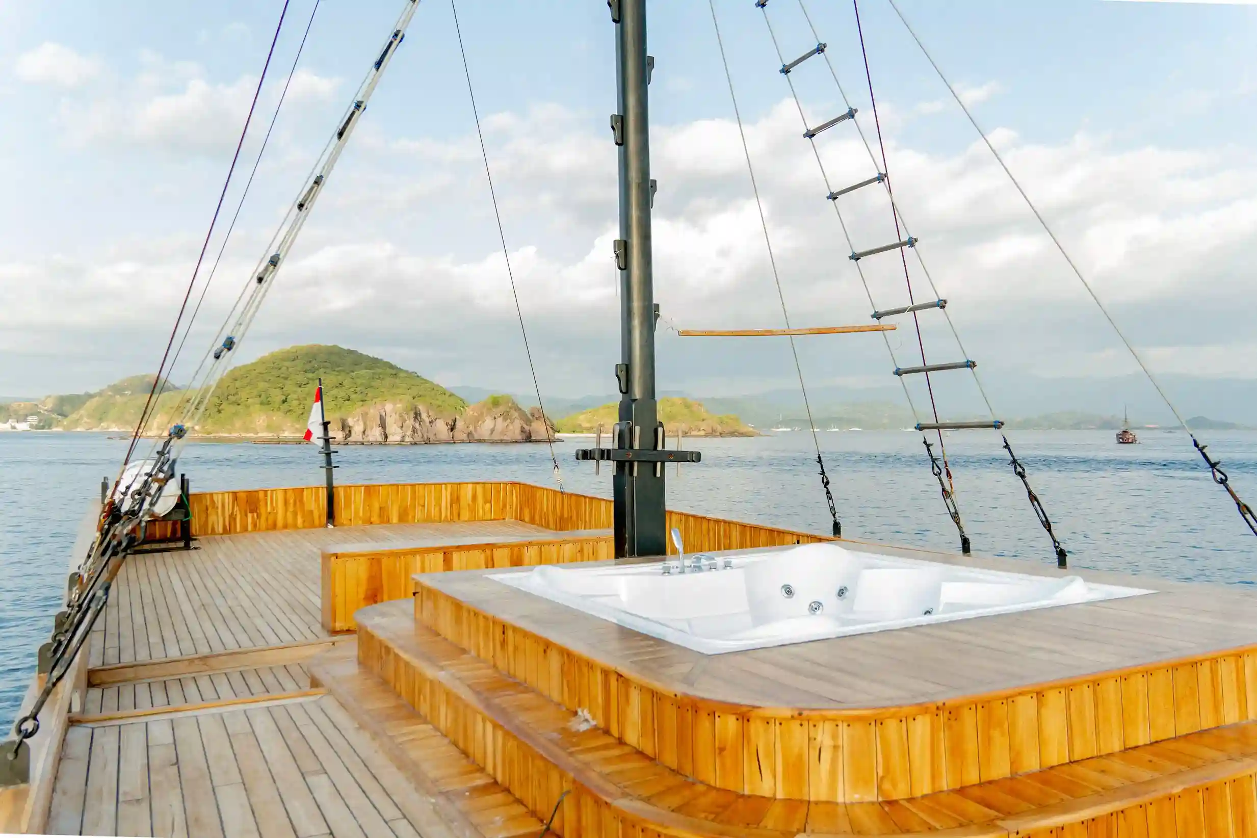 Lamborajo-III-jacuzzi