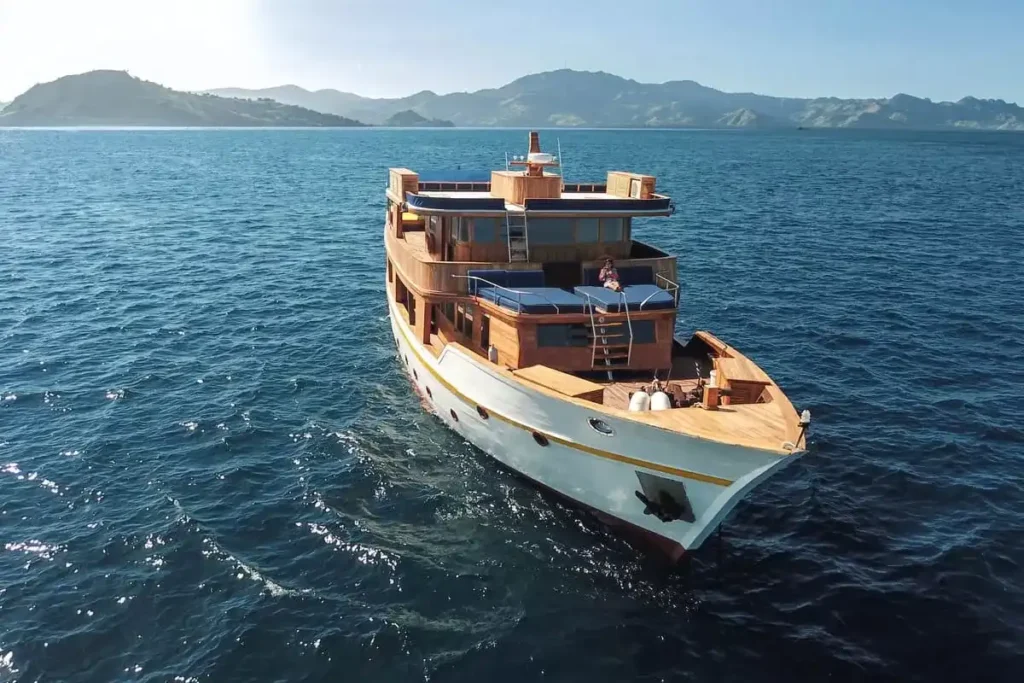 Magia II | Luxury Diving Yacht Komodo | Boat Komodo Trip