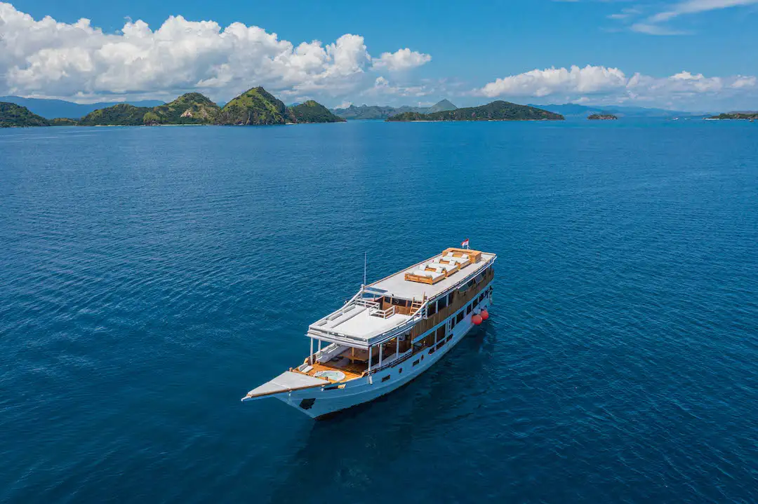 Malca Voyage Boat Charter | Malca Voyage Exterior | Boat Komodo Trip
