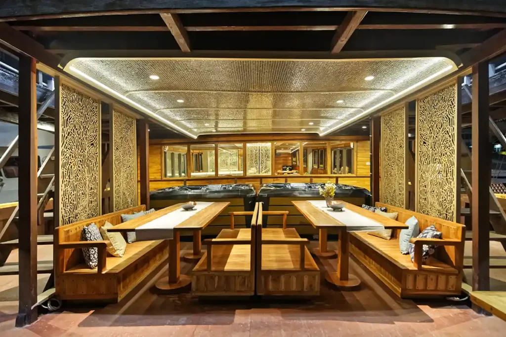 Mutiara Phinisi Lounge