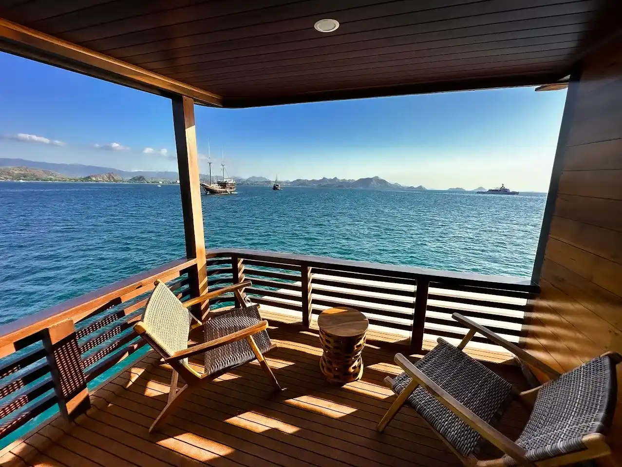 Neptune Cruise Phinisi | Neptune Mansard I Balcony | Komodo Tour | Boat Komodo Trip