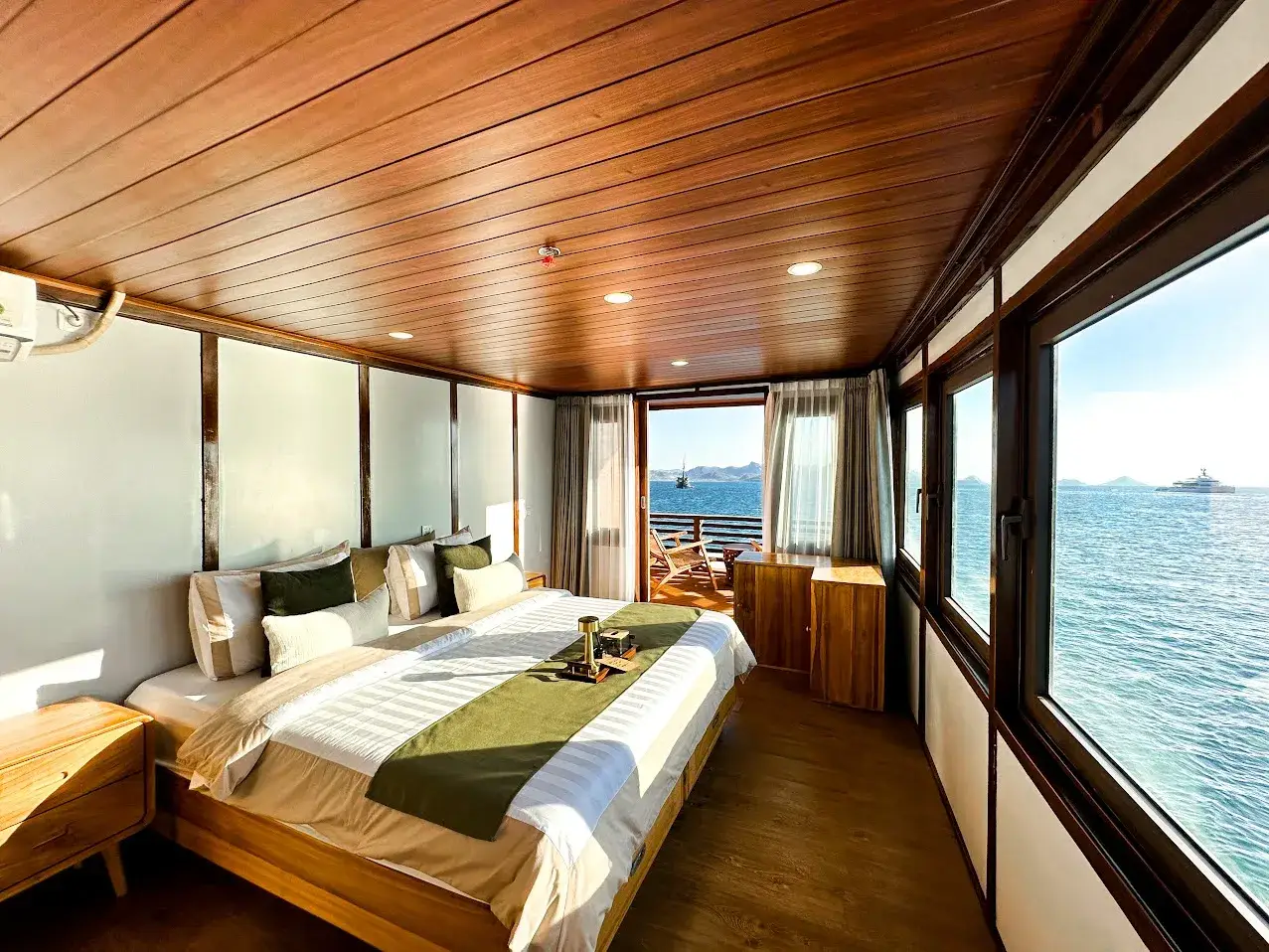 Neptune Cruise Phinisi | Neptune Mansard II | Komodo Tour | Boat Komodo Trip