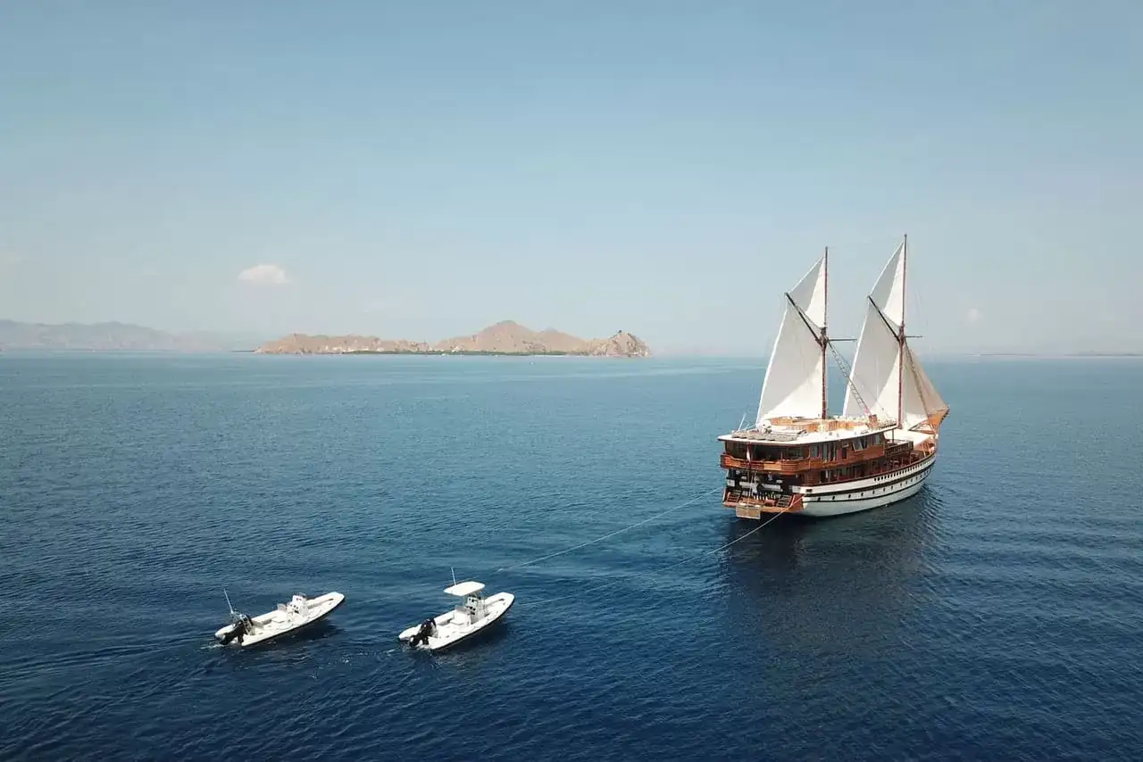 Prana Phinisi Liveaboard Boat Charter | Komodo Tour | Raja Ampat Tour | Prana Phinisi Liveaboard Exterior | Boat Komodo Trip