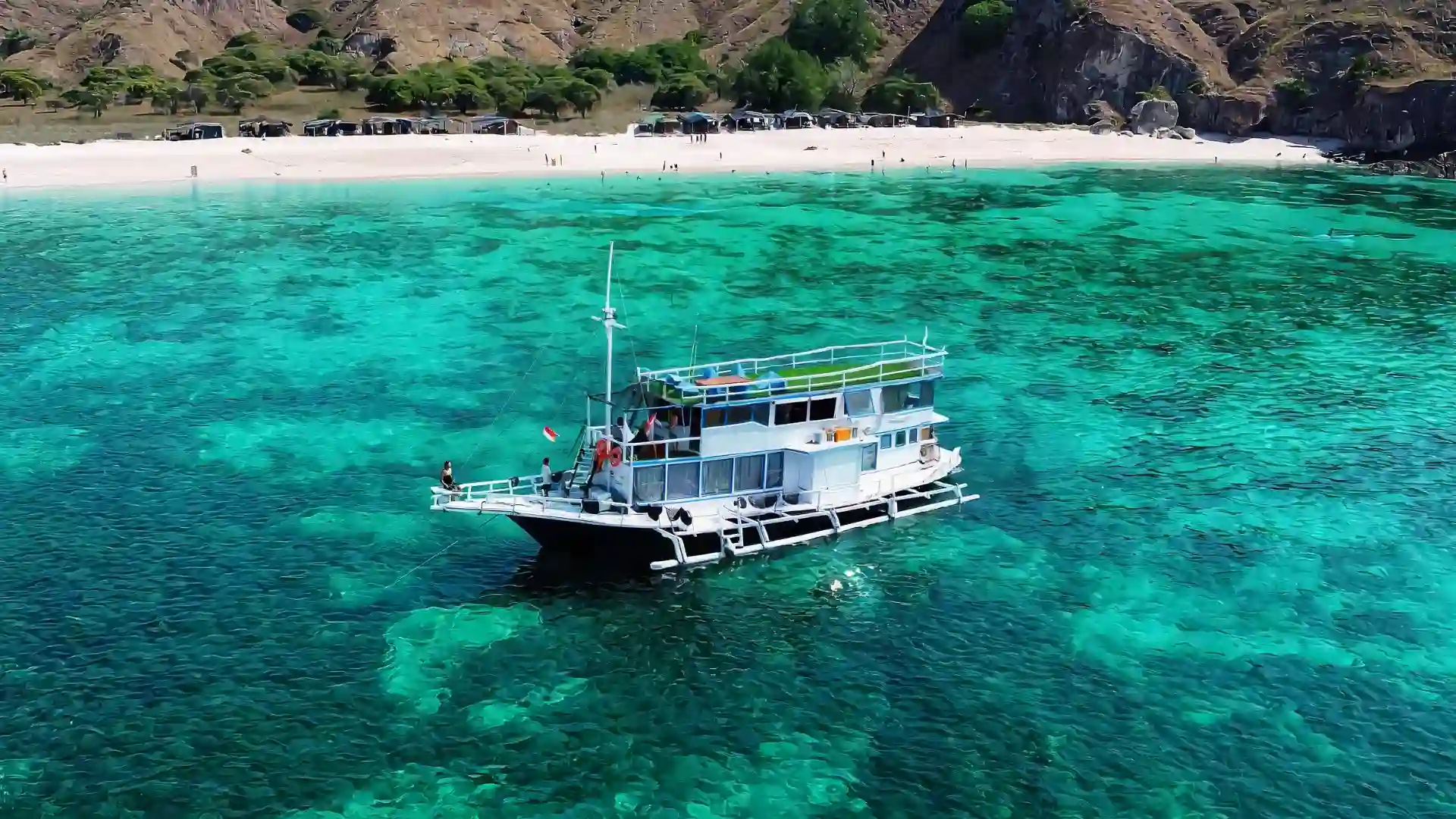 3 Island Exterior Phinisi Boat Charter | Boat Komodo Trip