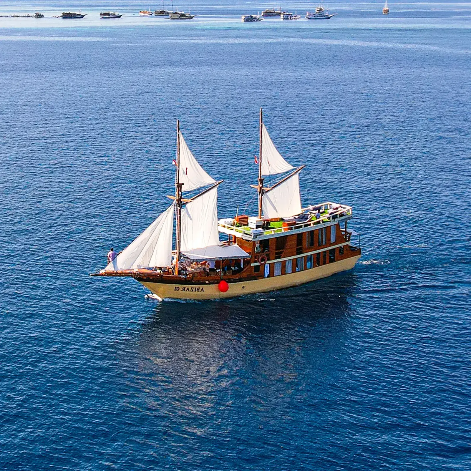 Abizar Phinisi Cruise untuk Charter Privat Komodo
