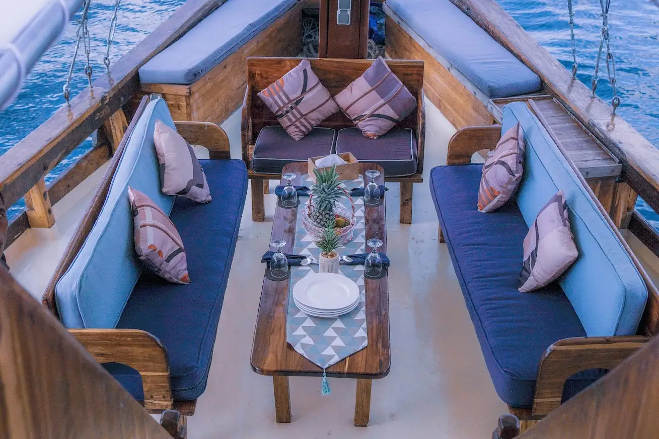Abizar Phinisi Dining Area | Boat Komodo Trip