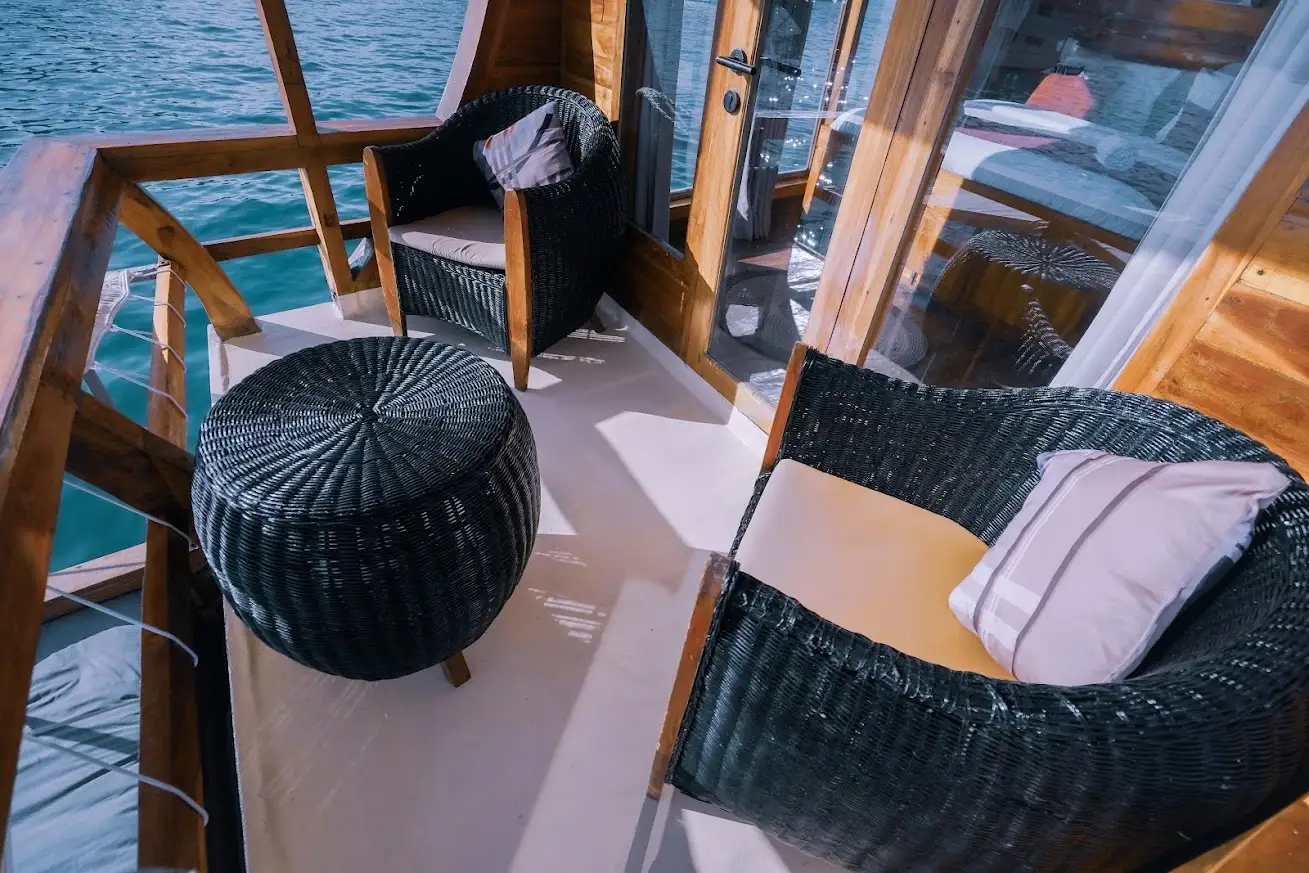 Abizar Phinisi Master Cabin | Boat Komodo Trip