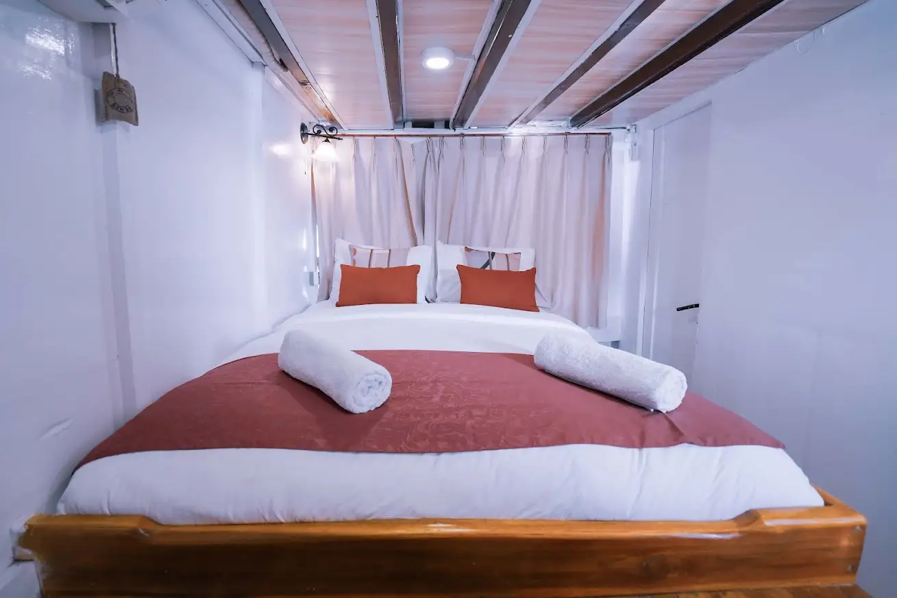 Abizar Phinisi Private Cabin | Boat Komodo Trip