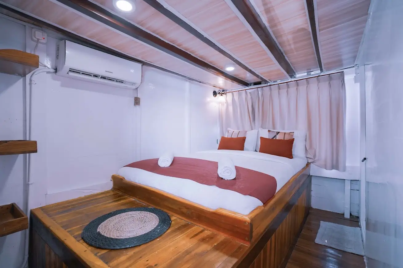 Abizar Phinisi Private Cabin | Boat Komodo Trip