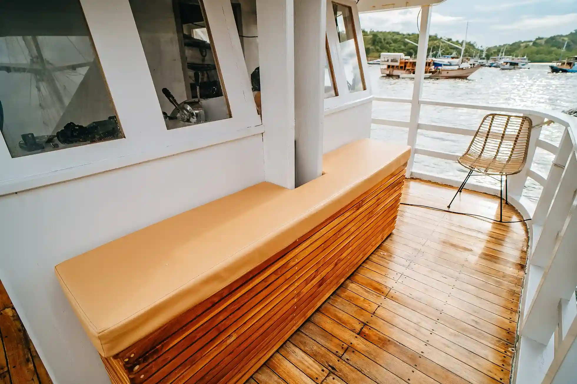 Akassa Yacht Cruise Phinisi - BoatKomodoTrip