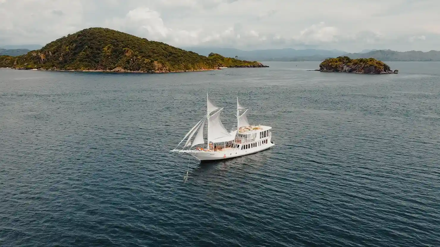 Akassa Yacht Cruise Phinisi - BoatKomodoTrip