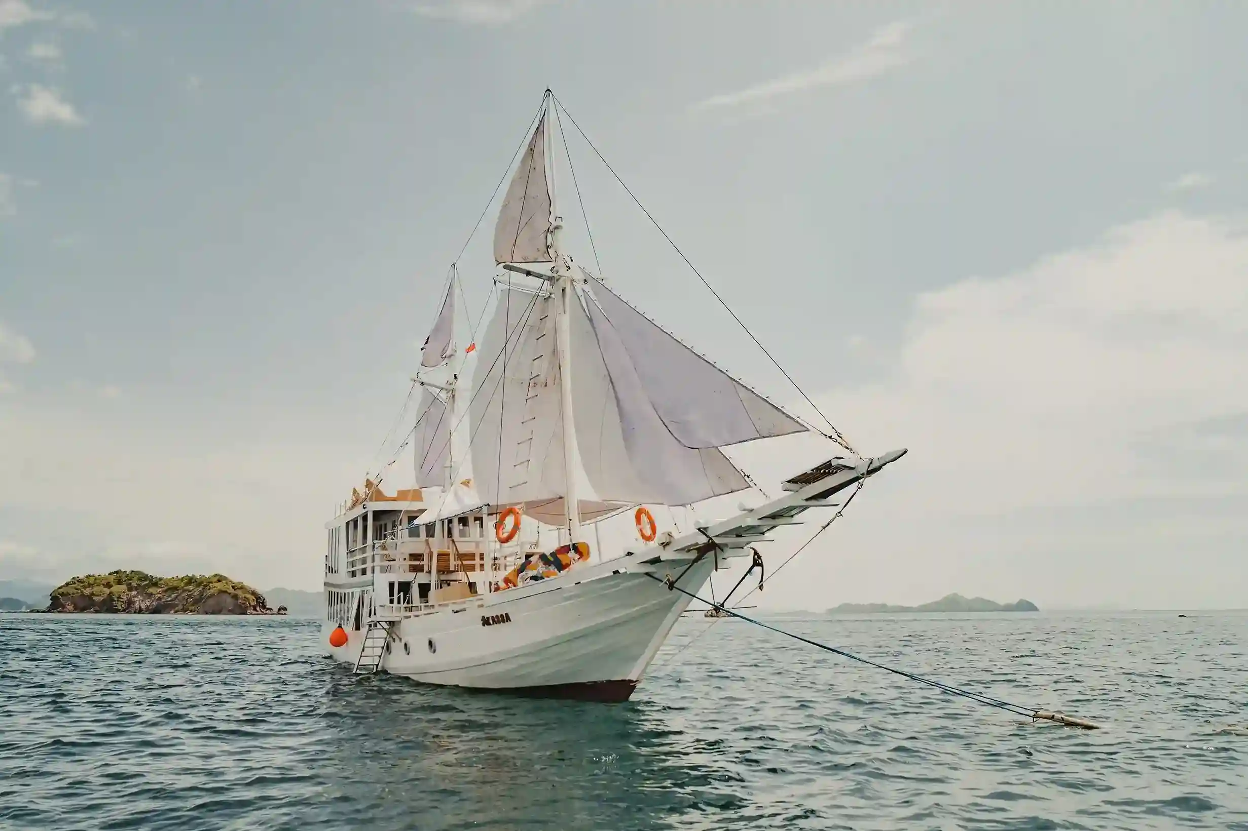 Akassa Yacht Cruise Phinisi - BoatKomodoTrip