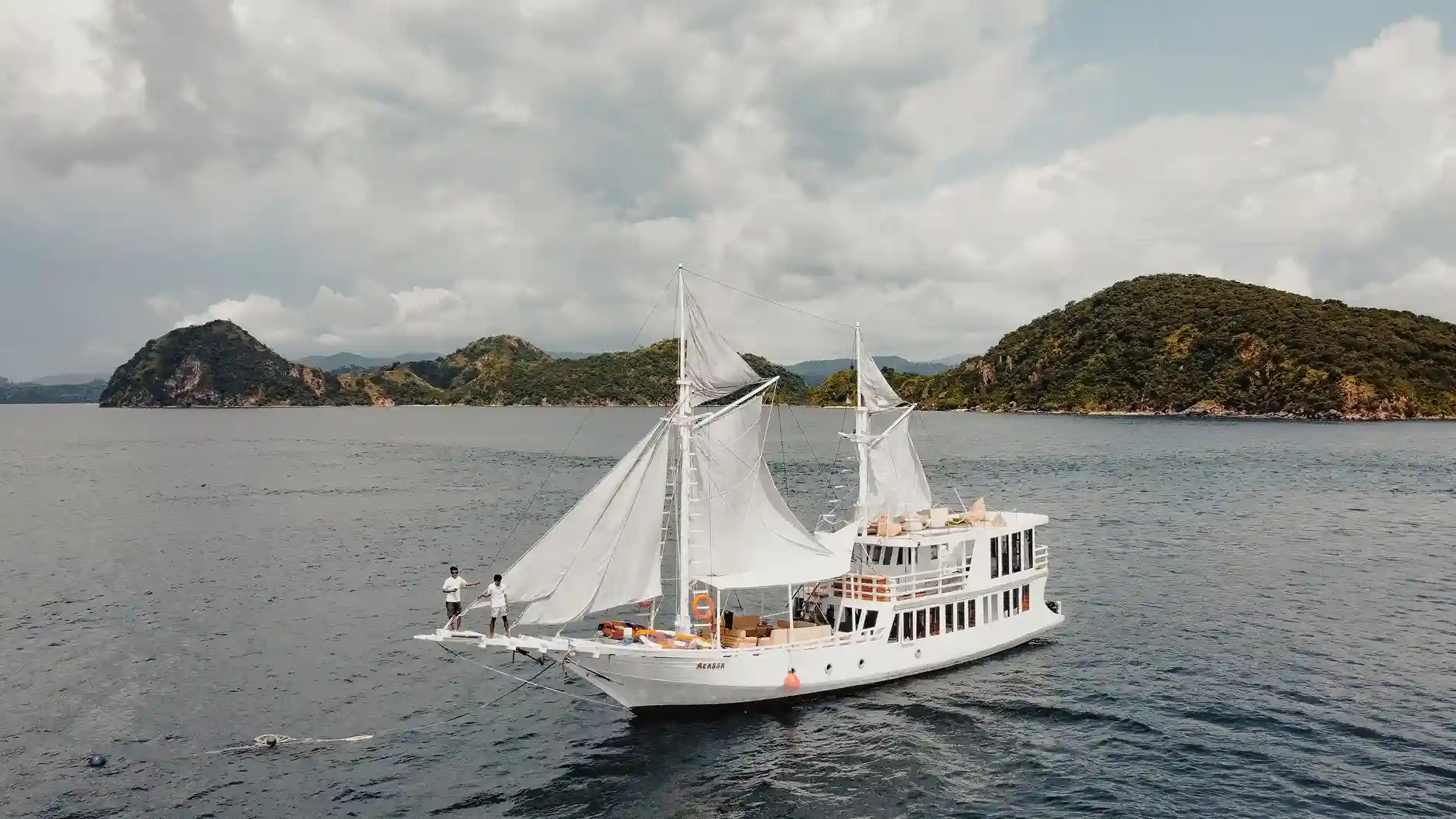 Akassa Yacht Cruise Phinisi - BoatKomodoTrip