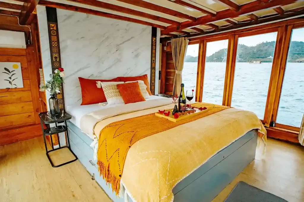 Akassa Yacht Cruise Phinisi - BoatKomodoTrip