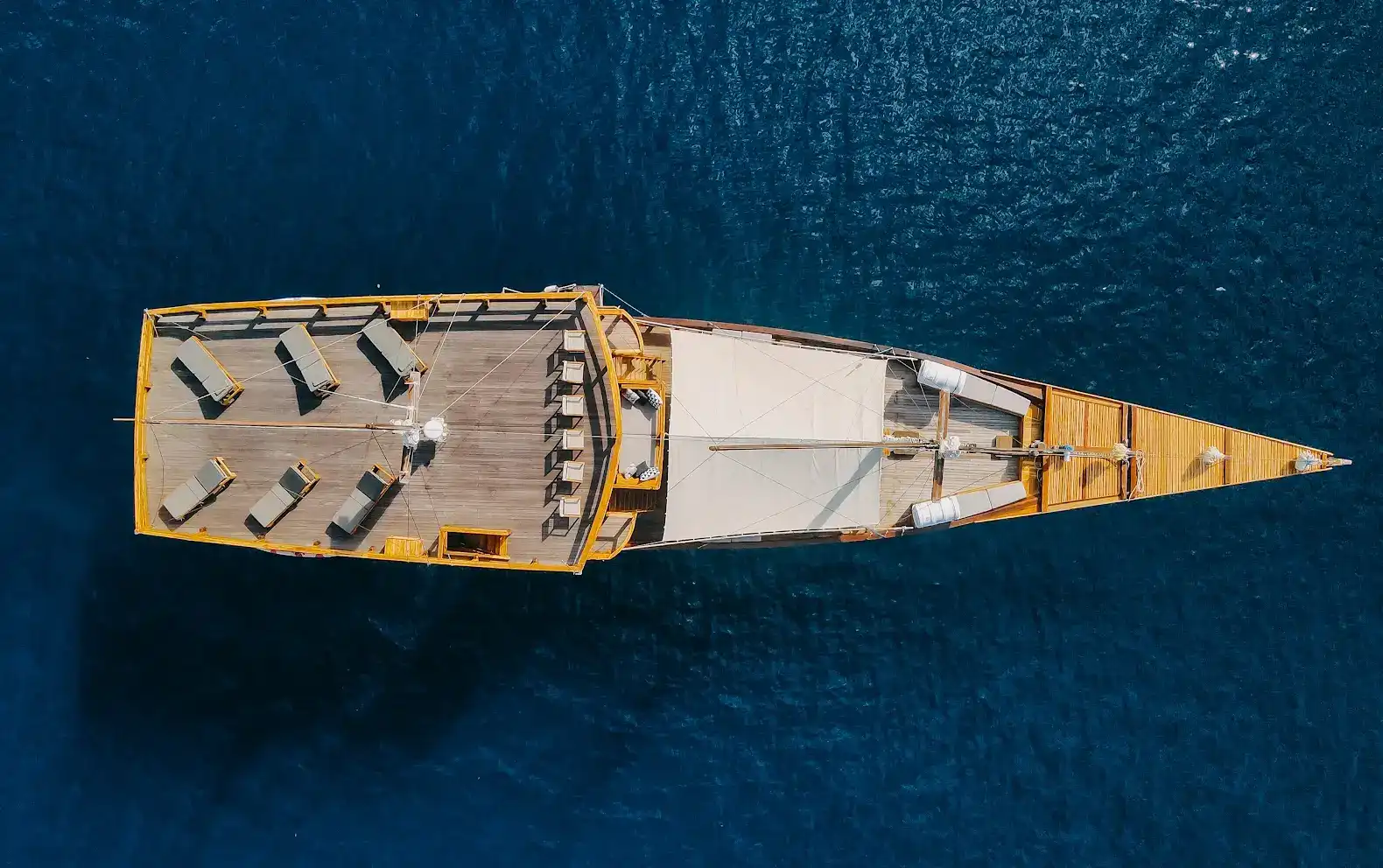 Andamari Phinisi Boat Charter | Andamari Phinisi Exterior | Boat Komodo Trip