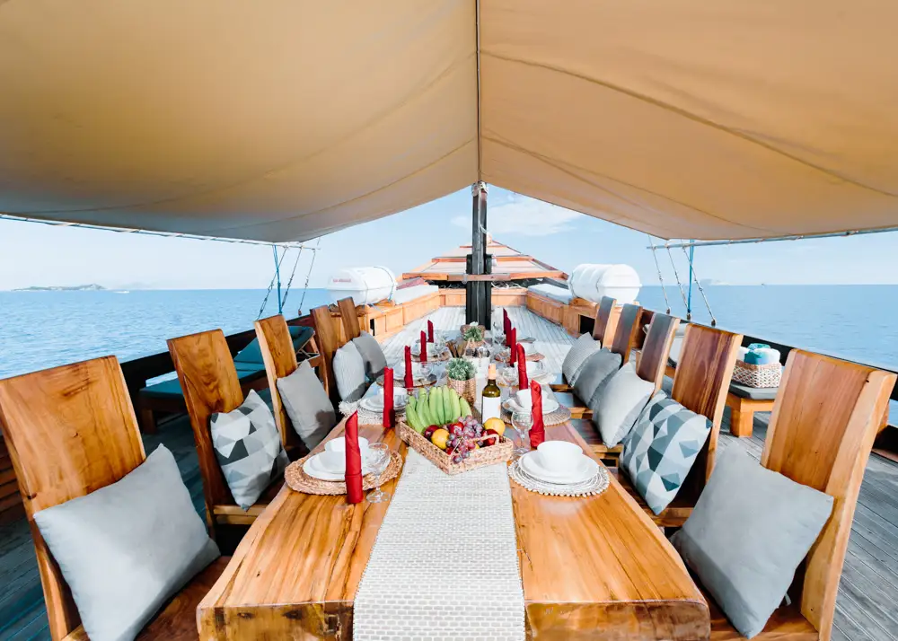 Andamari Phinisi Boat Charter | Andamari Outdoor Dining Area | Boat Komodo Trip