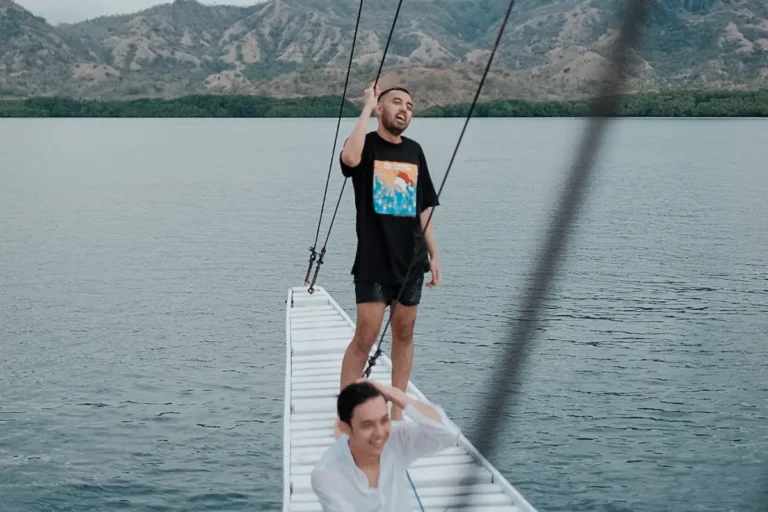 SIP Phinisi Boat Charter | Anjungan | Komodo Tour | Boat Komodo Trip