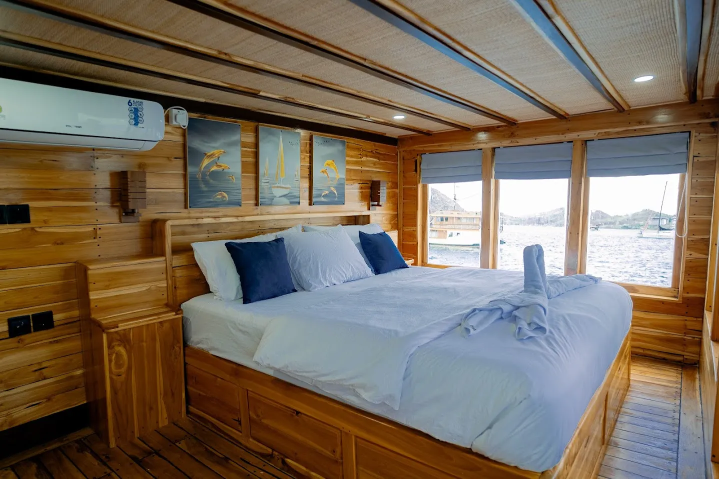 Barakati Phinisi Boat Cahrter | Barakati Walio Cabin | Boat Komodo Trip