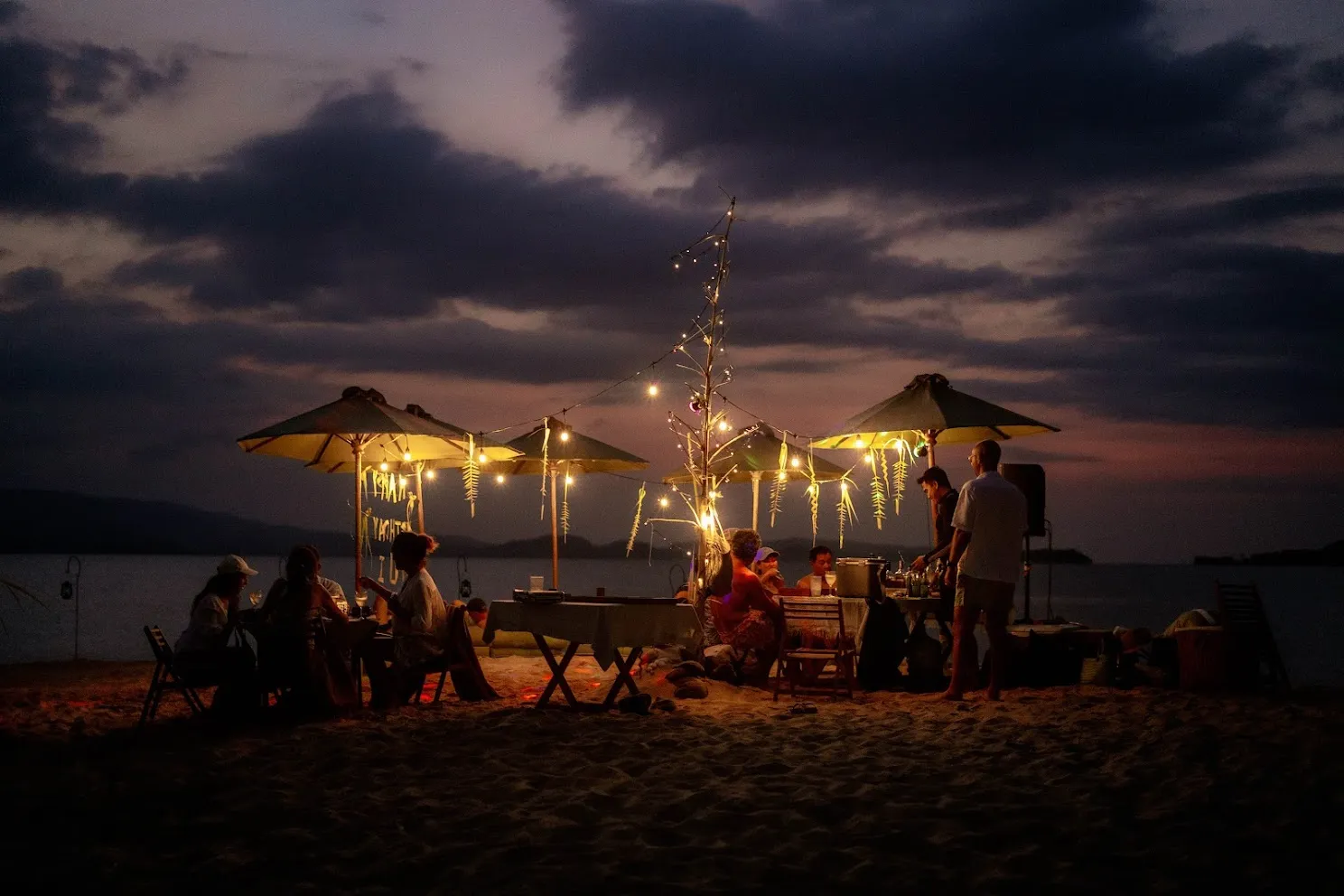 Kudanil Explorer Phinisi Boat Charter | Beach Setup Kudanil Explorer | Boat Komodo Trip