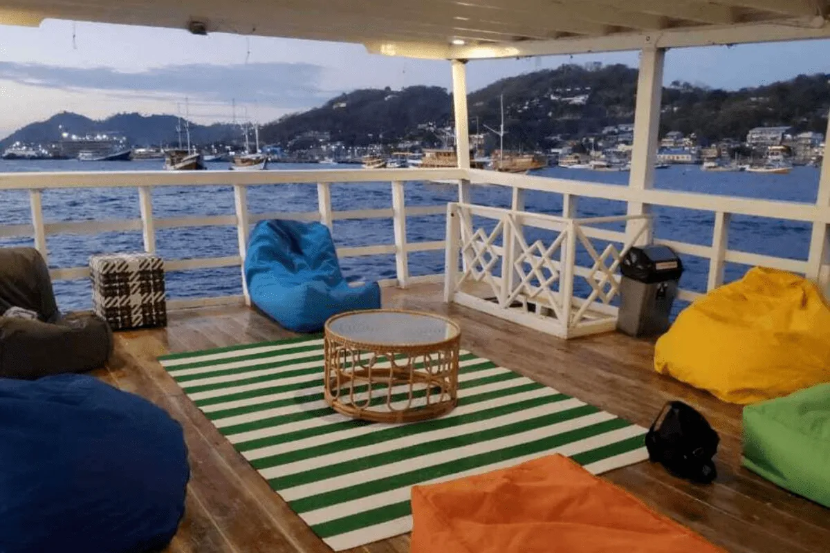 Chill Space in Rafida Phinisi - BoatKomodoTrip