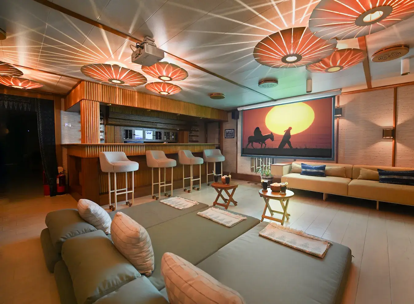 Kudanil Explorer Phinisi Boat Charter | Cinema Kudanil Explorer | Boat Komodo Trip