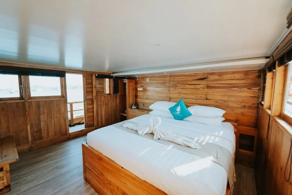 Cordelia Phinisi Saphire Cabin | Cordelia Phinisi Boat Charter | Boat Komodo Trip