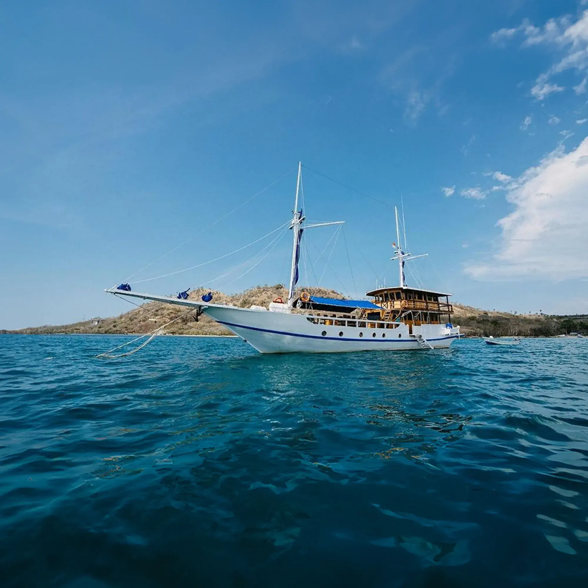 Dream Ocean Phinisi: 26-Meter Deluxe Boat for Komodo Tours