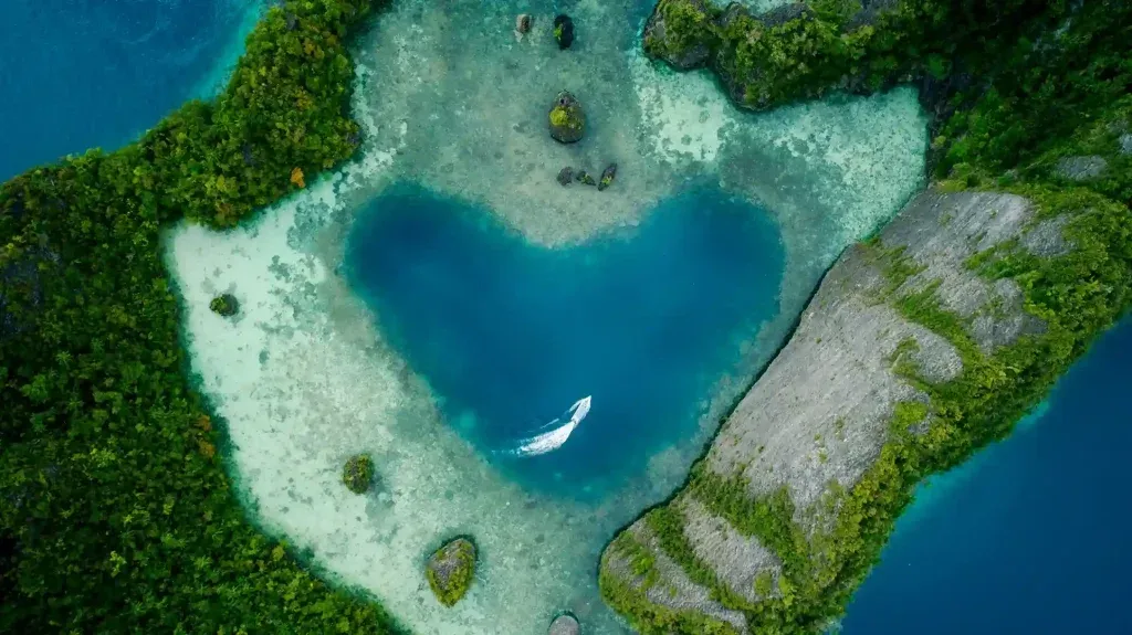 Dafalen Raja Ampat: Puncak Love Lagoon di Jantung Misool
