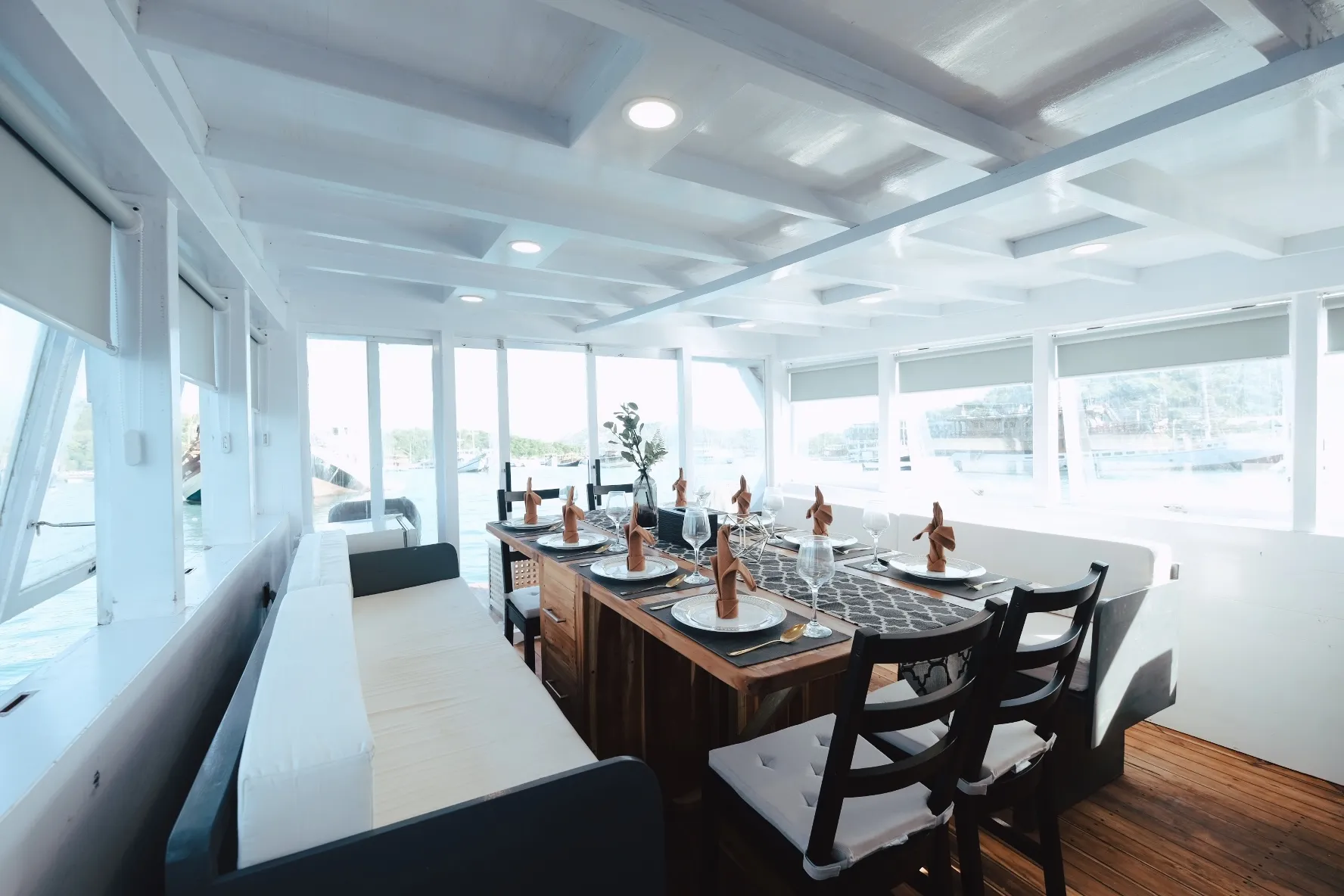 Derya Indoor Dining Area- BoatKomodoTrip