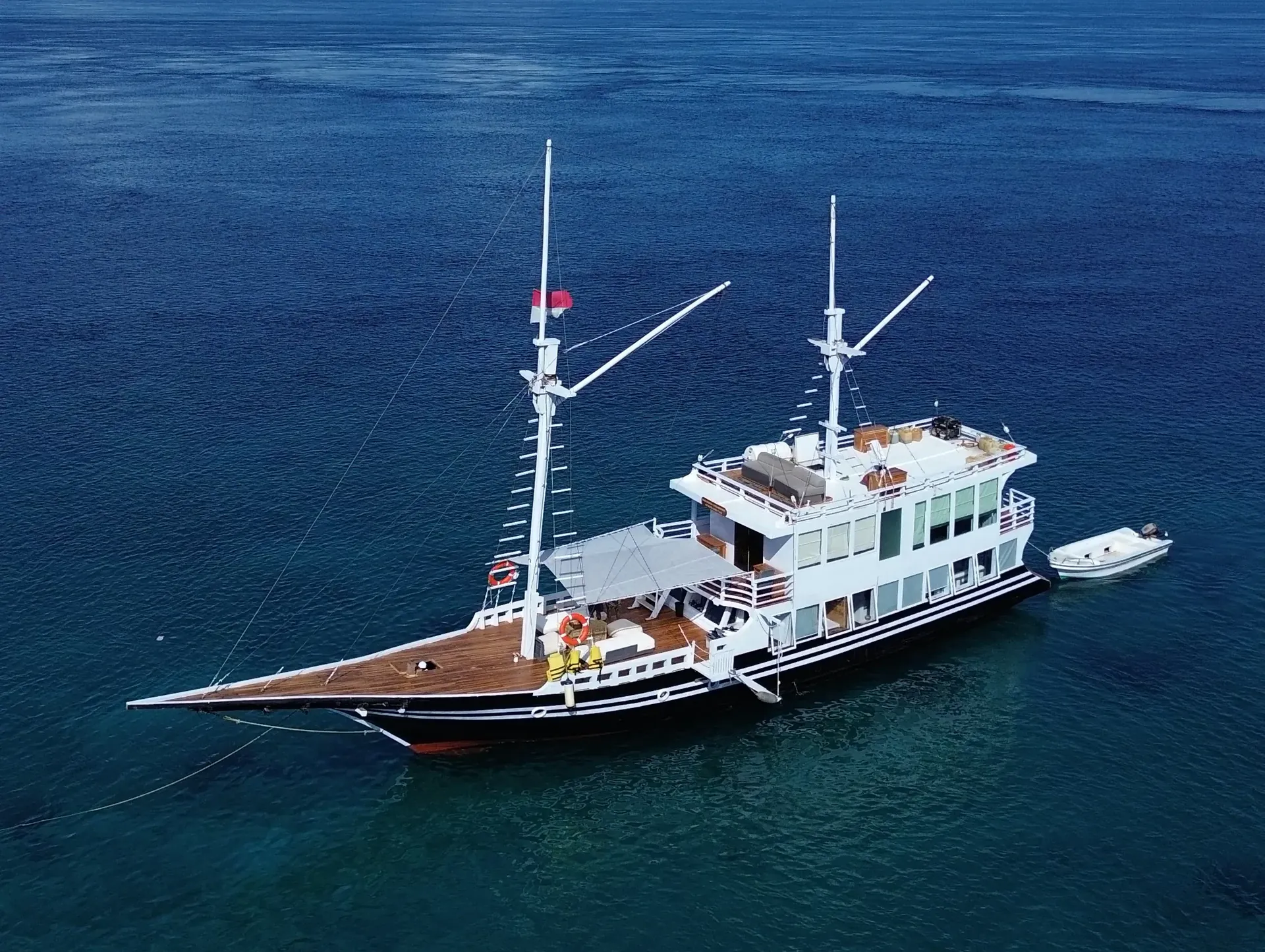 Derya Exterior - BoatKomodoTrip