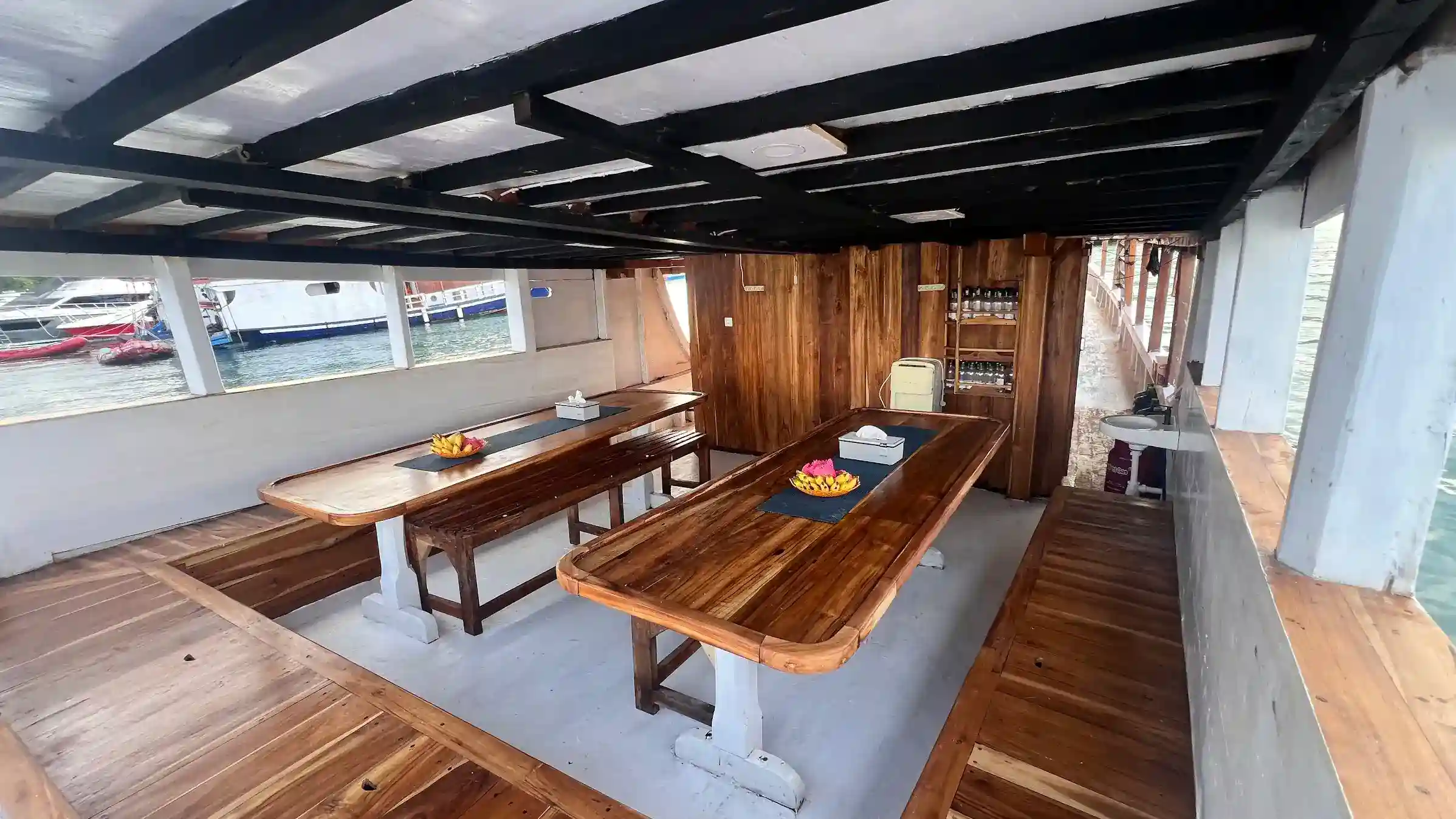 Dining Area Flores Utama Phinisi Boat Charter | Boat Komodo Trip