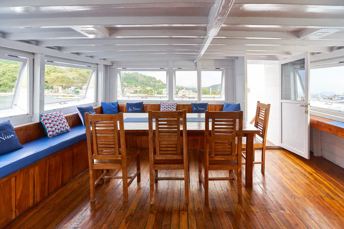 Dining Area in La Nissa Cruise Phinisi - BoatKomodoTrip