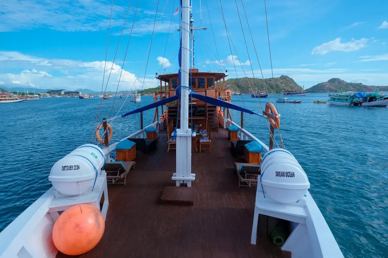 Dream Ocean Phinisi Boat Charter | Dream Ocean Phinisi Outdoor Area | BoatKomodoTrip