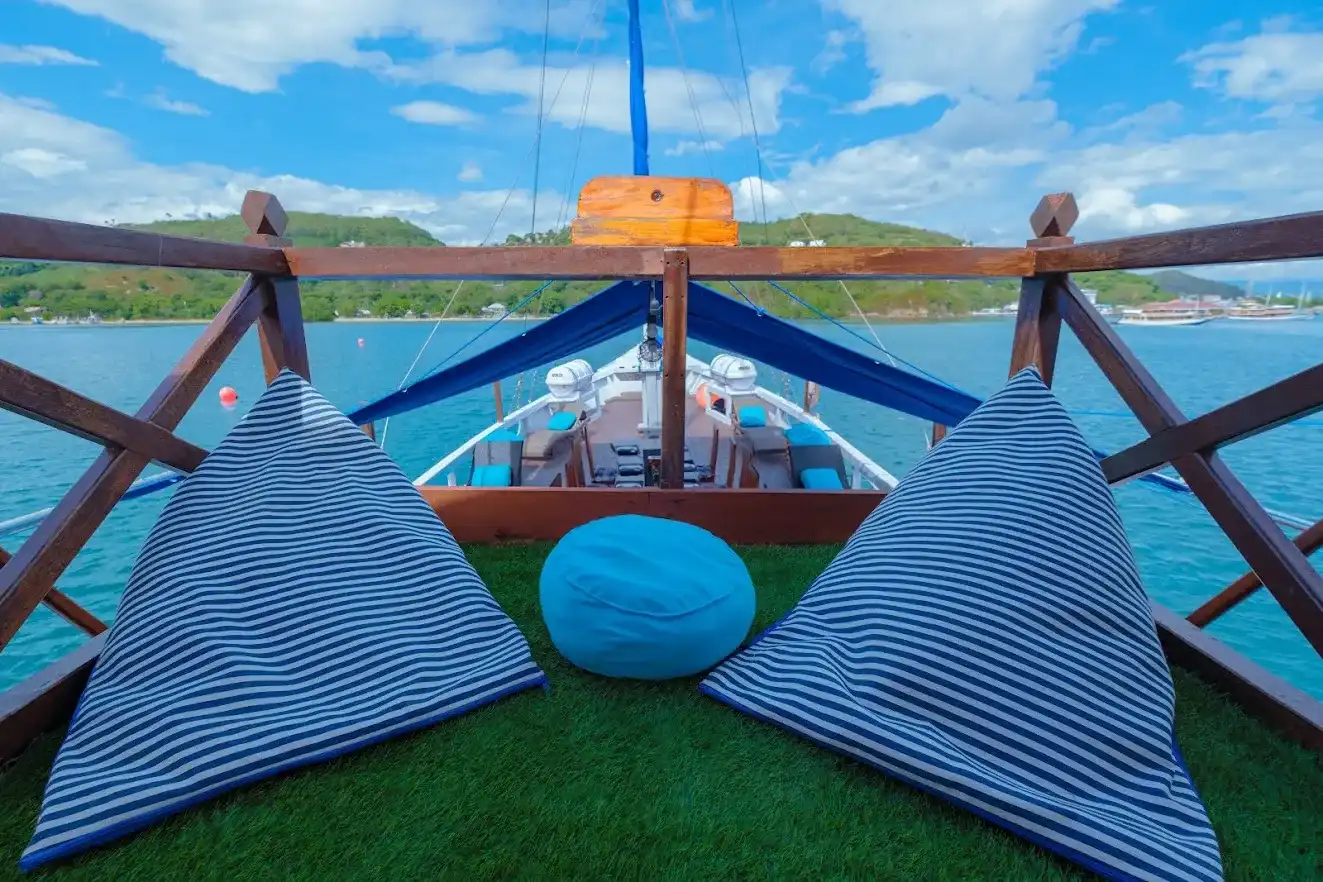 Dream Ocean Phinisi Boat Charter | Dream Ocean Phinisi Sundeck Area | BoatKomodoTrip