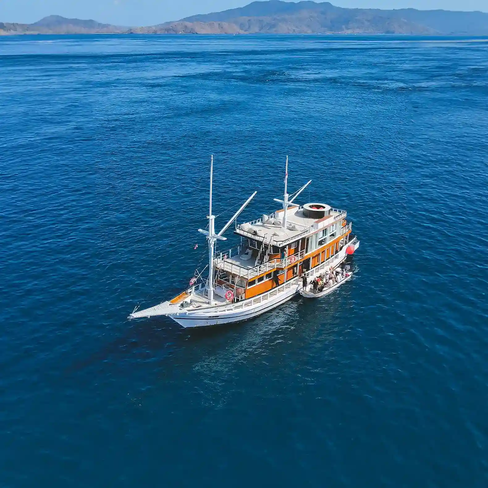Elysian Phinisi Luxury Komodo Island Tour