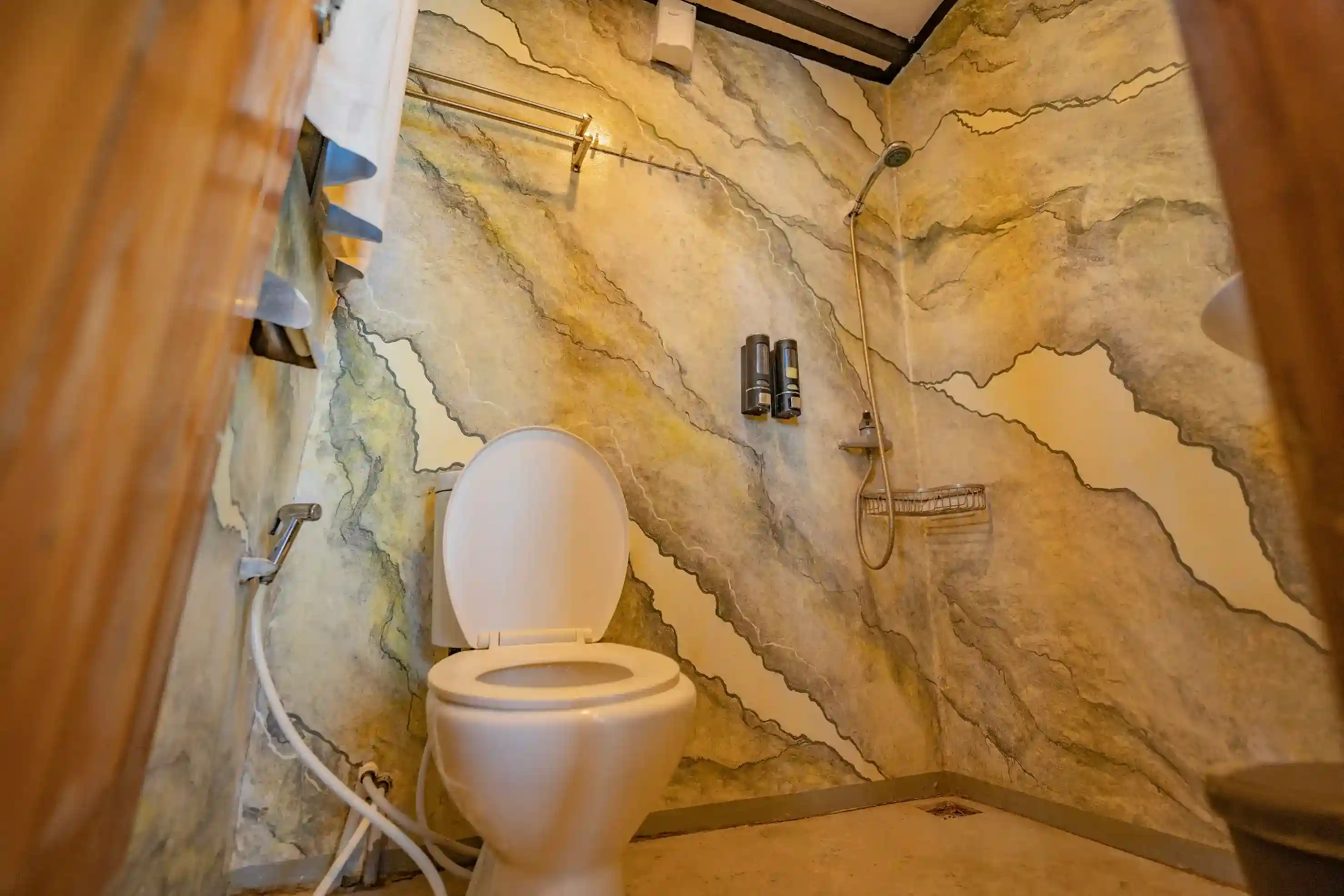 Family Ocean Cabin Bathroom Lamborajo II Phinisi