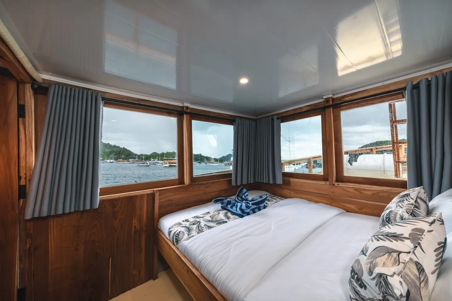 Gamala Cruise Phinisi | Boat Komodo Trip