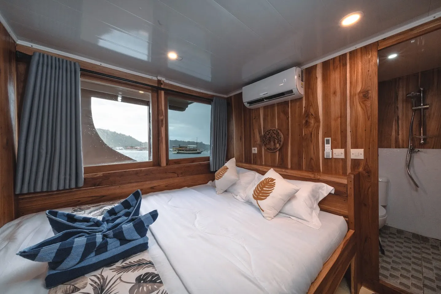 Gamala Cruise Phinisi | Boat Komodo Trip