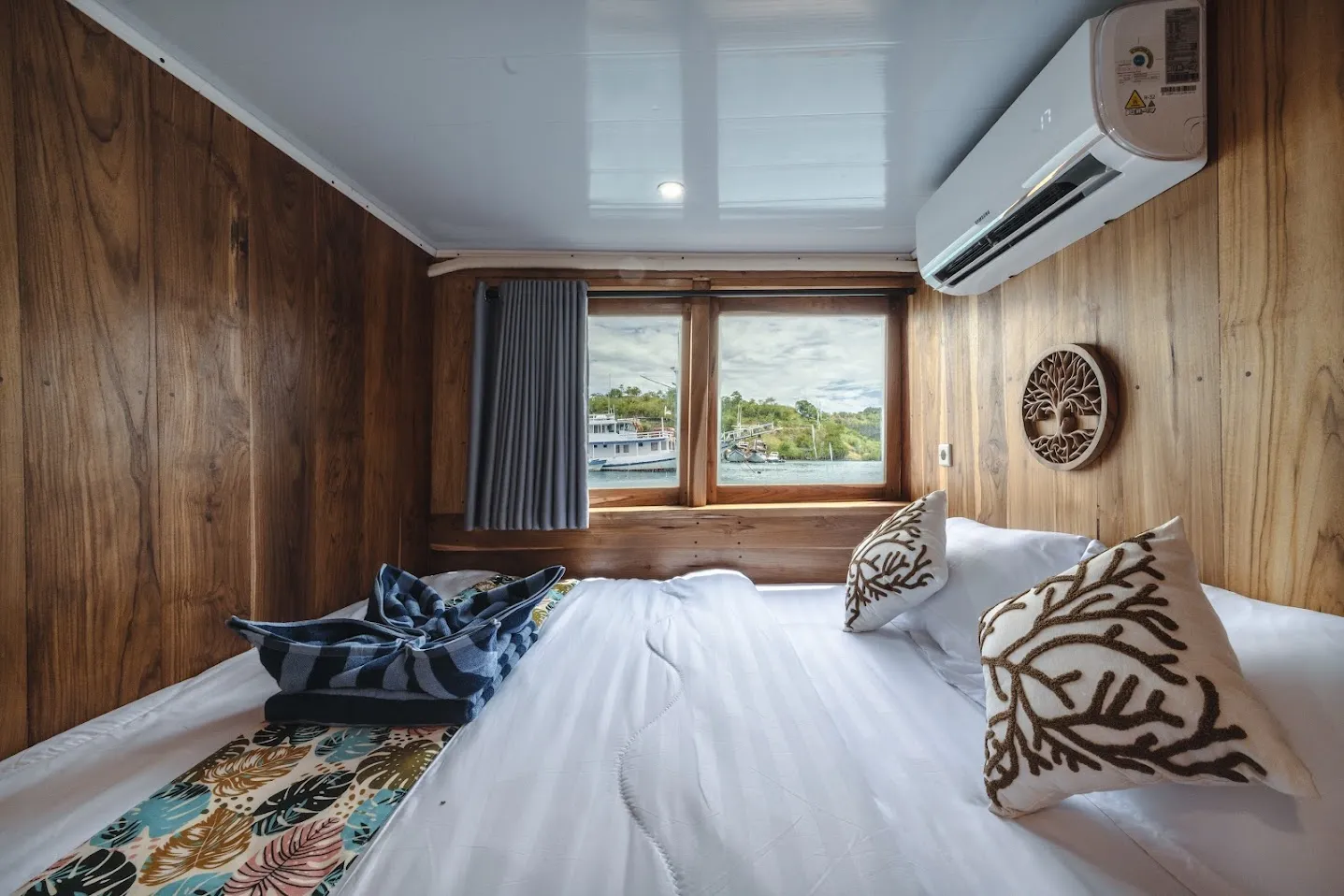 Gamala Cruise Phinisi | Boat Komodo Trip