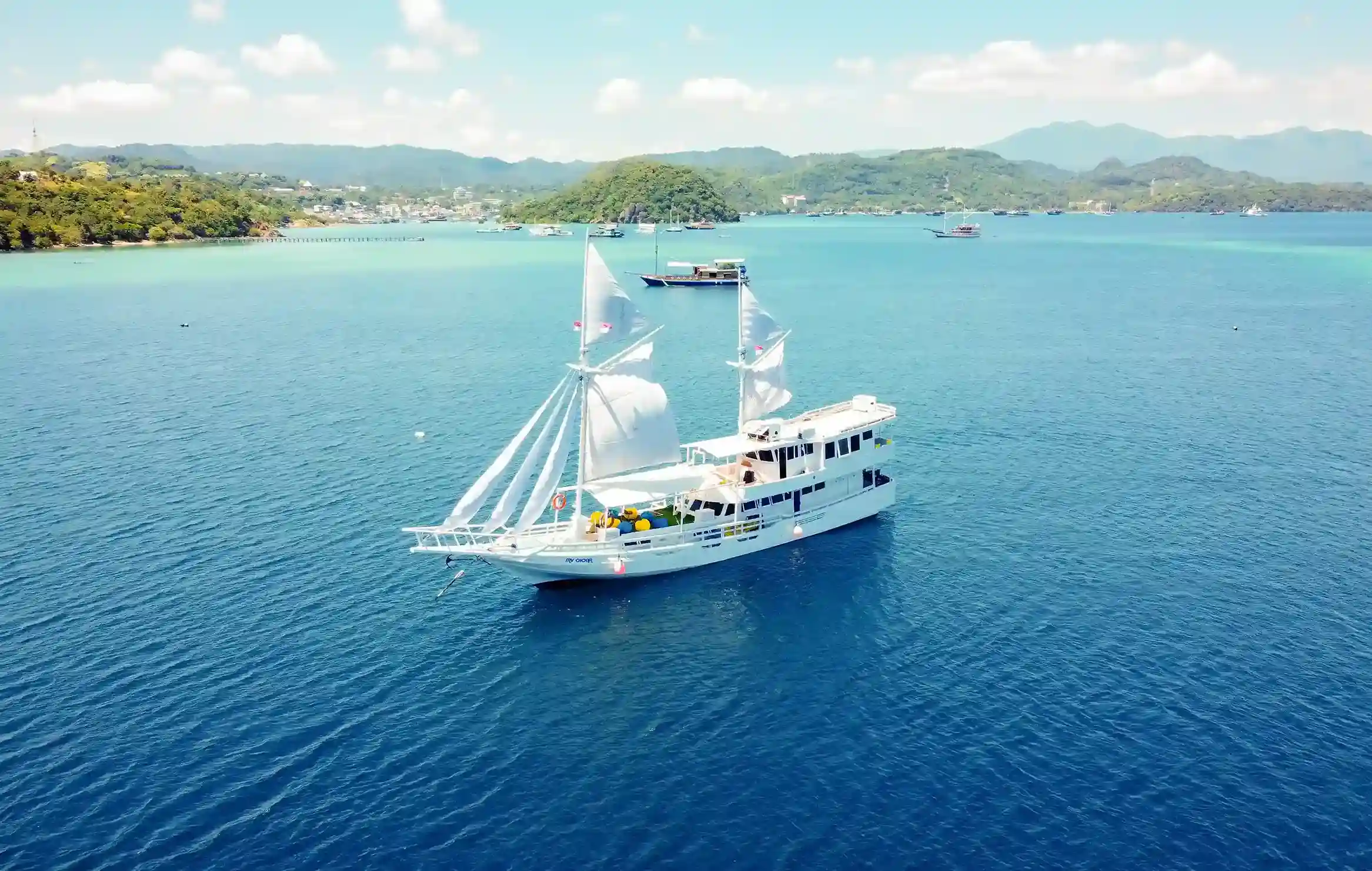 Giona Cruise Liveaboard: Traditional Phinisi for 12 Guests