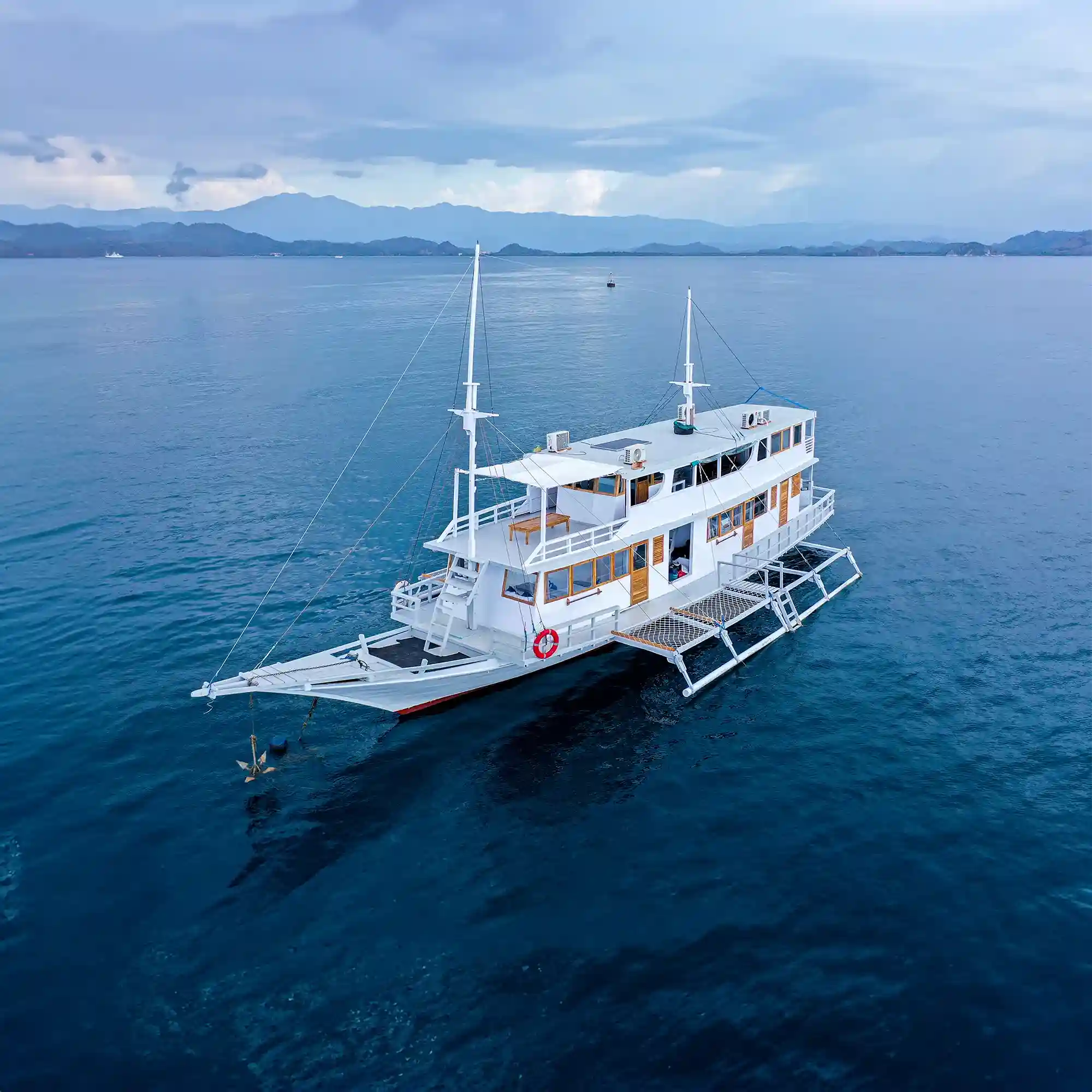 IJC Liveaboard: 5-Cabin Komodo Charter
