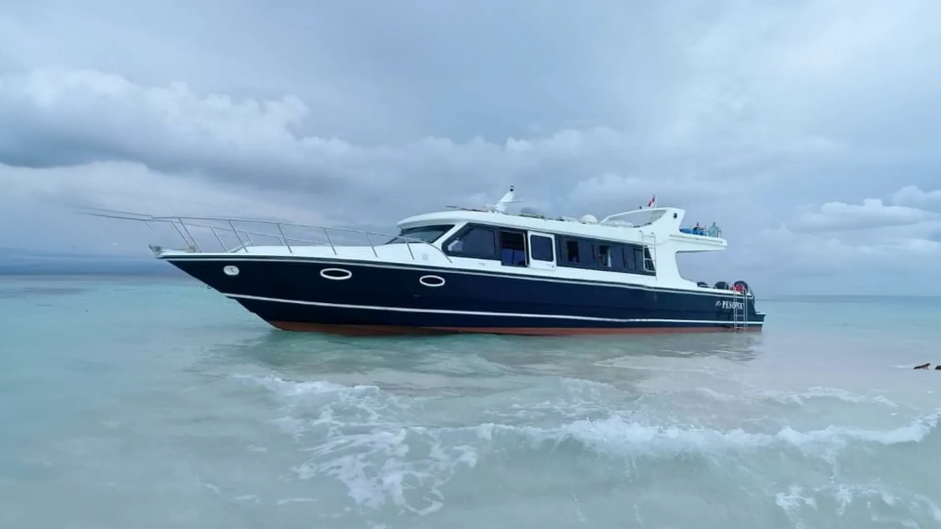 Its Pesona Speedboat Charter by Boat Komodo Trip