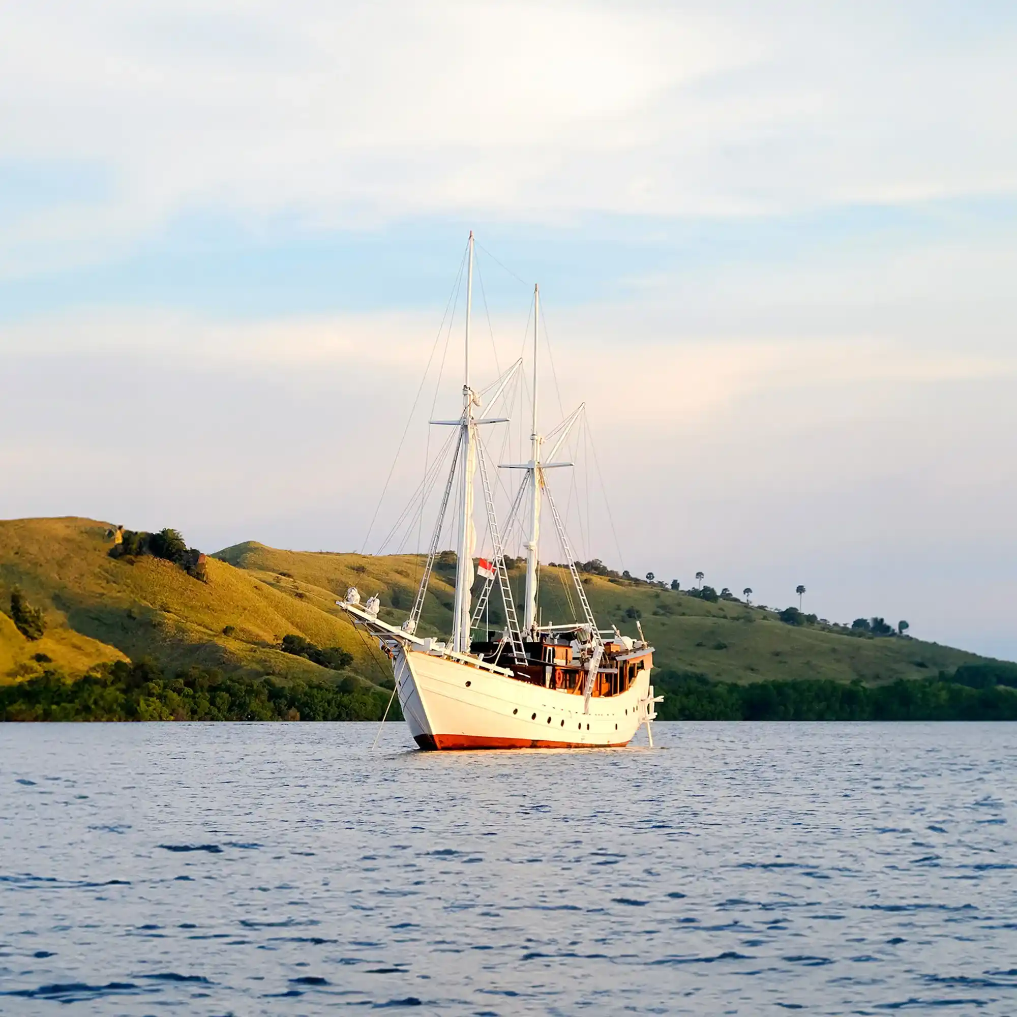 Jakare Phinisi Boat Charter